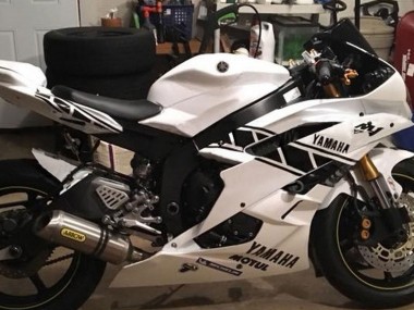 Custom 2006-2007 Yamaha YZF 600 R6 Motorcycle Fairings - White Glossy Black Motul Michelin