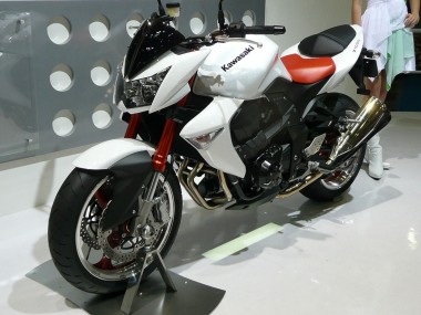 Custom 2003-2006 Kawasaki Z1000 Motorcycle Fairings - Pearl White